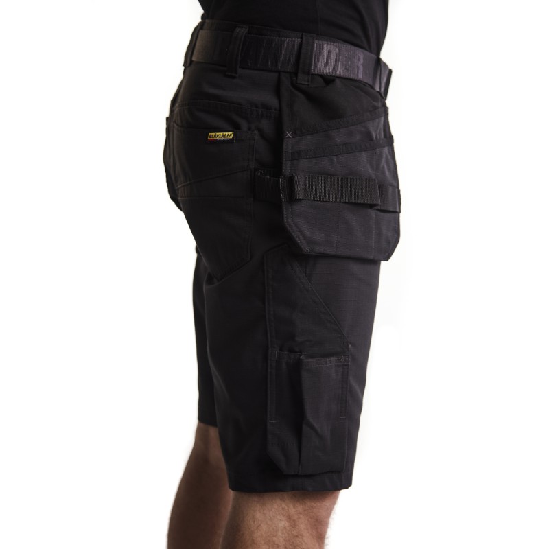 Service short met spijkerzakken