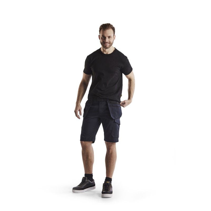 Service short met spijkerzakken