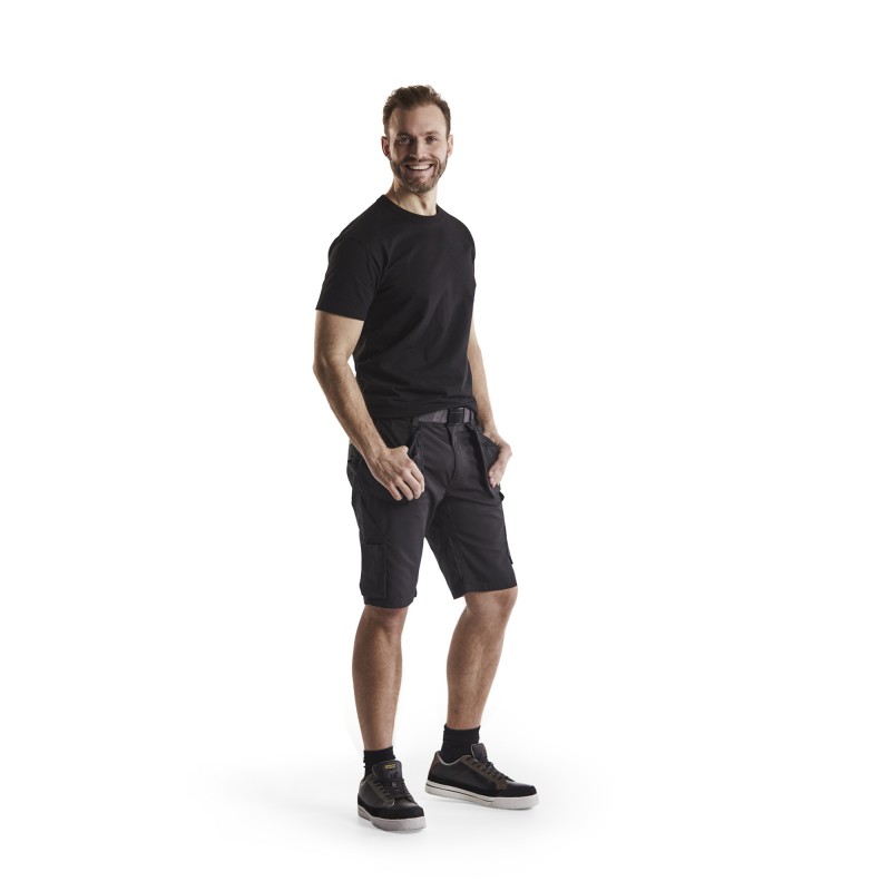 Service short met spijkerzakken