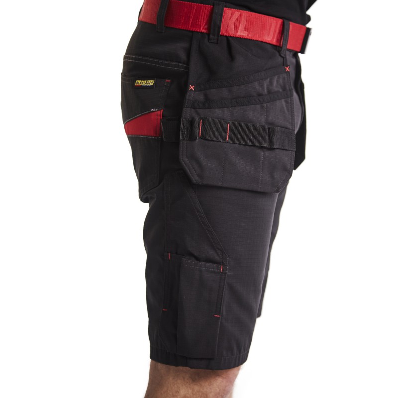 Service short met spijkerzakken