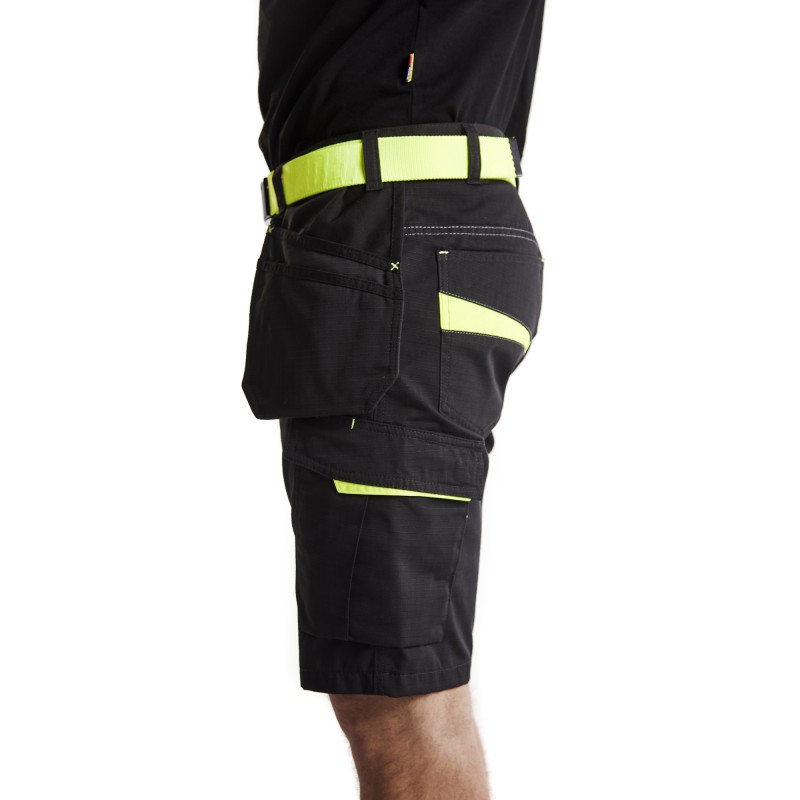 Service short met spijkerzakken
